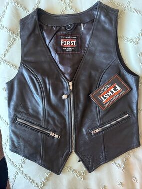 Black Leather Women's V-Neck Zip Vest